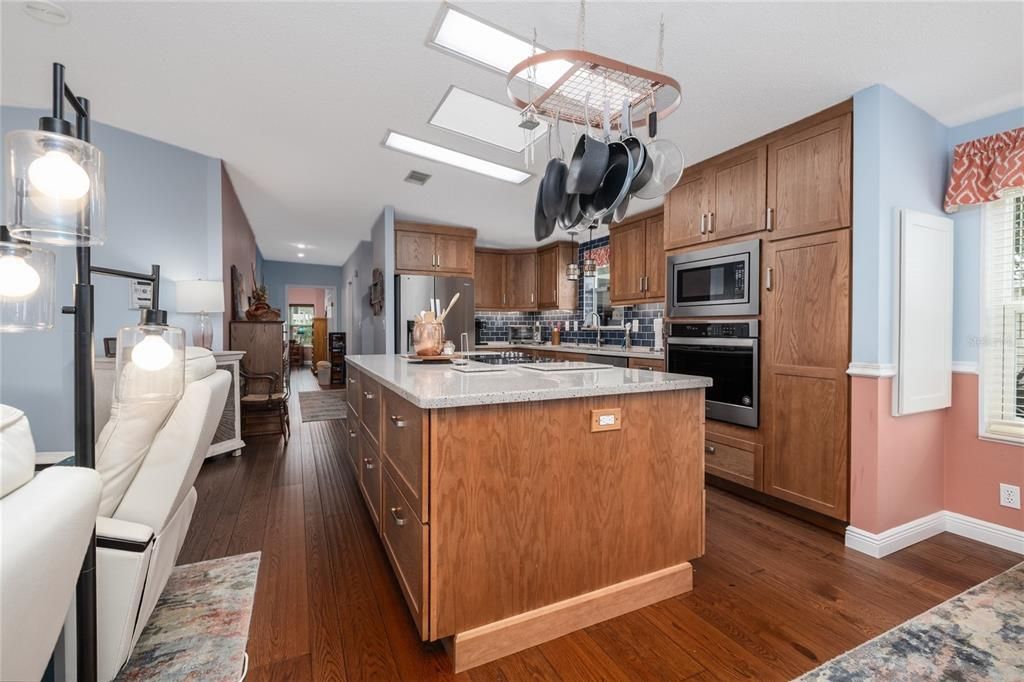 For Sale: $349,000 (2 beds, 2 baths, 1905 Square Feet)