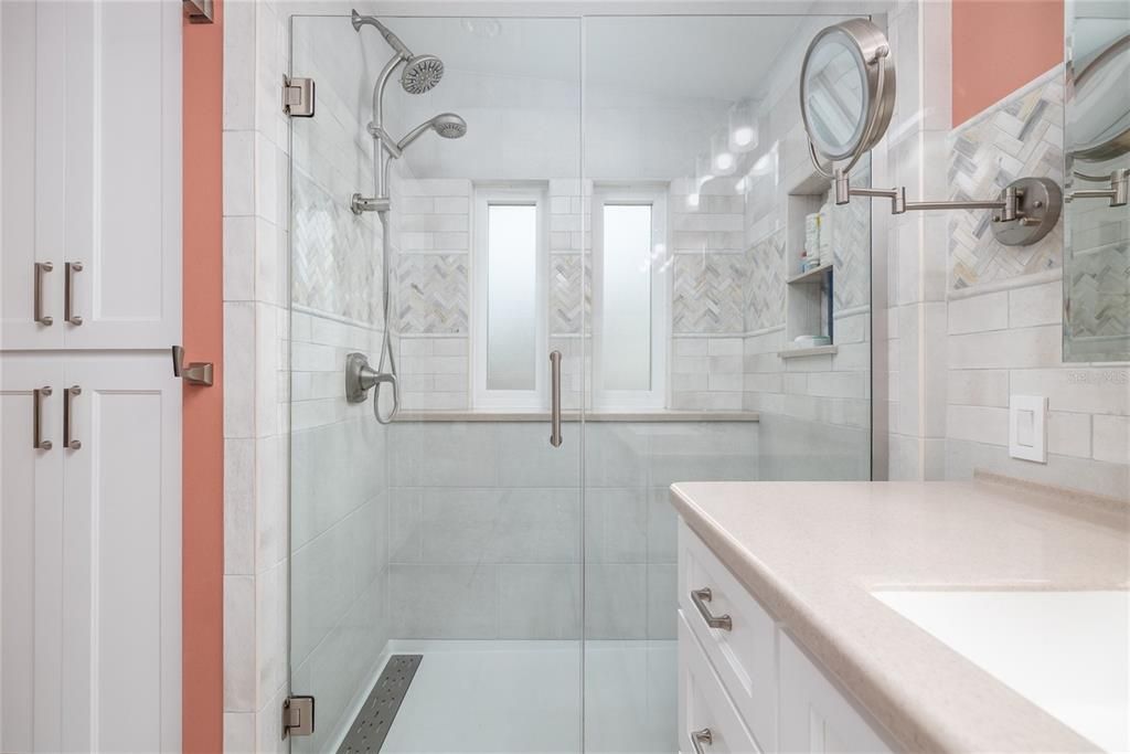 For Sale: $349,000 (2 beds, 2 baths, 1905 Square Feet)