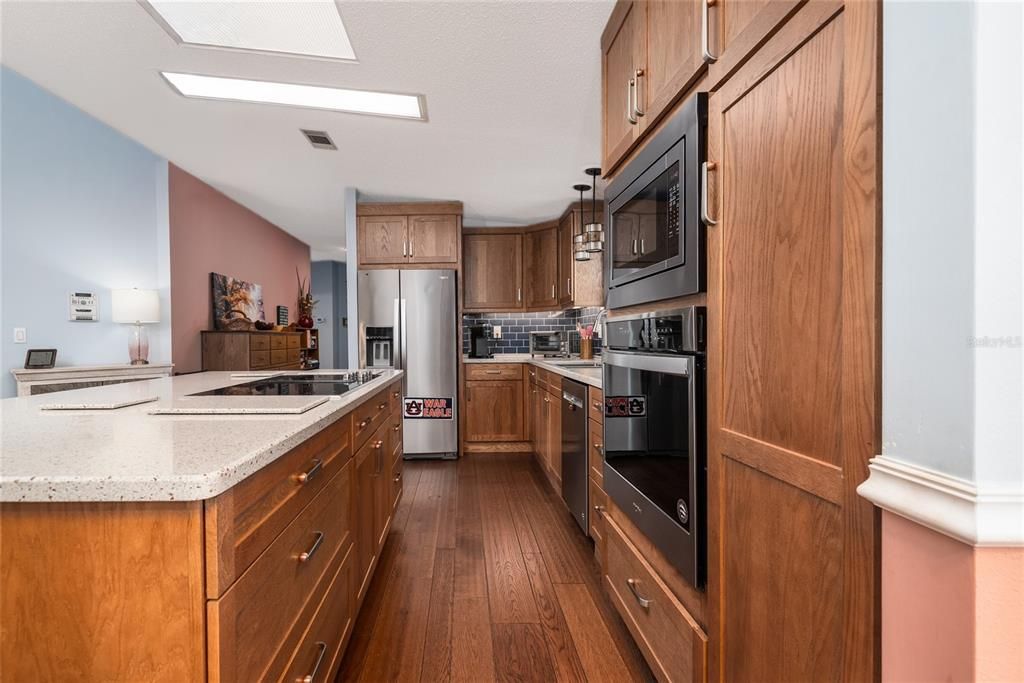 For Sale: $349,000 (2 beds, 2 baths, 1905 Square Feet)