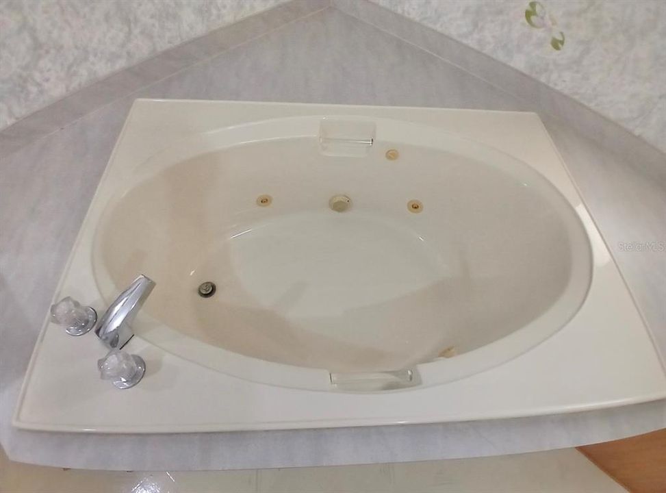 For Sale: $229,900 (4 beds, 3 baths, 1836 Square Feet)