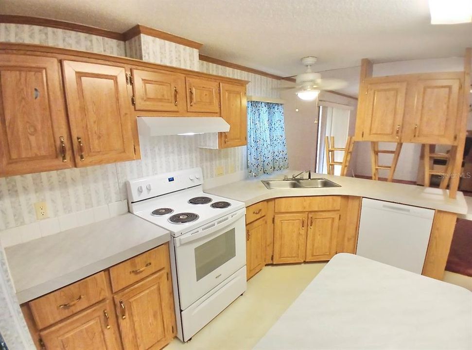 For Sale: $229,900 (4 beds, 3 baths, 1836 Square Feet)