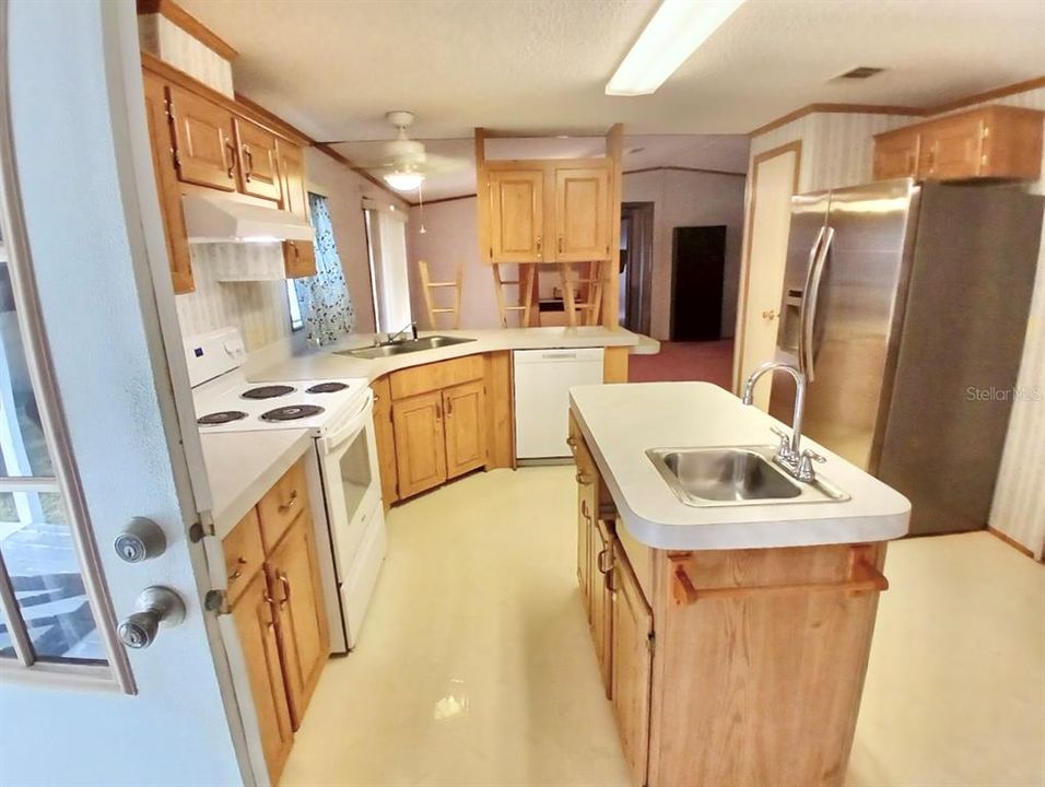 For Sale: $229,900 (4 beds, 3 baths, 1836 Square Feet)