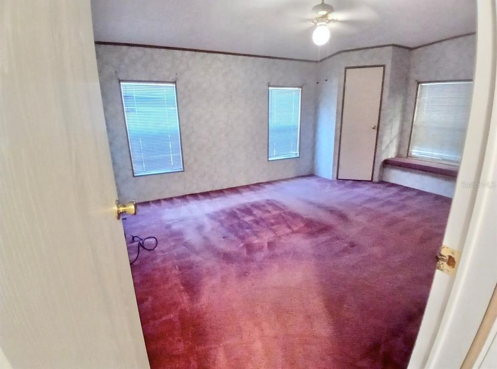 For Sale: $229,900 (4 beds, 3 baths, 1836 Square Feet)