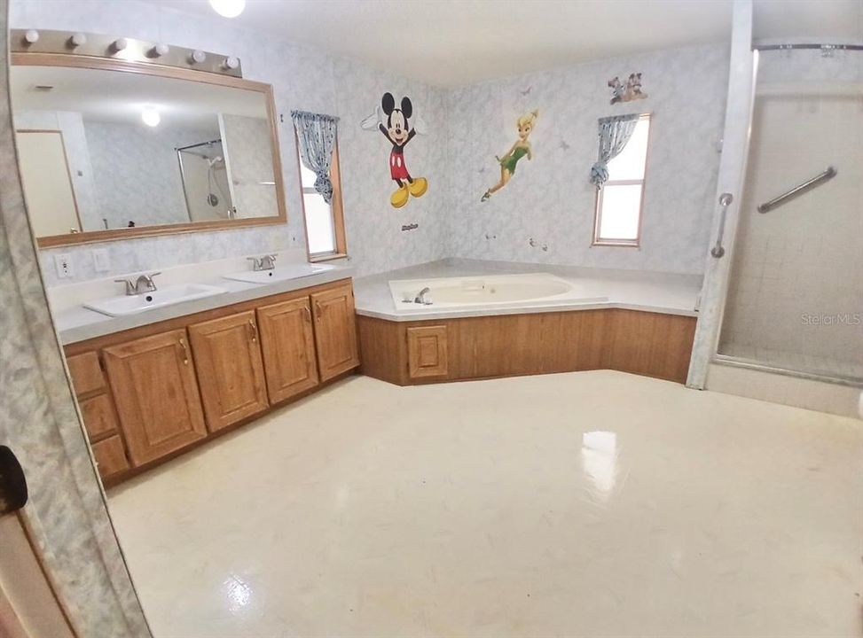 For Sale: $229,900 (4 beds, 3 baths, 1836 Square Feet)