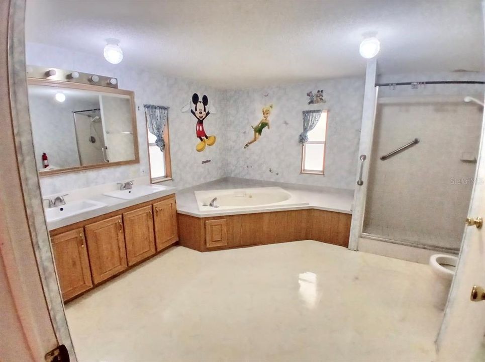 For Sale: $229,900 (4 beds, 3 baths, 1836 Square Feet)