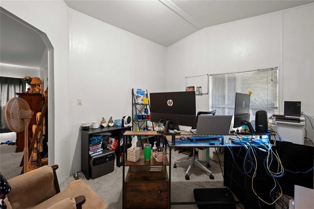 На продажу: $294,900 (3 спален, 2 ванн, 1980 Квадратных фут)