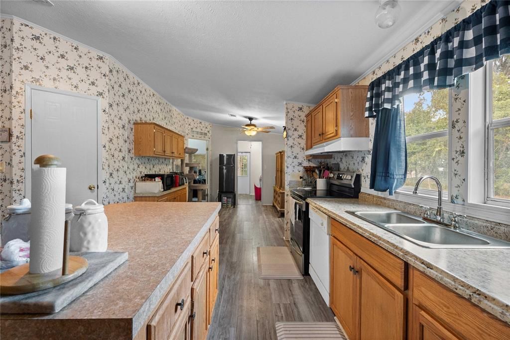 На продажу: $294,900 (3 спален, 2 ванн, 1980 Квадратных фут)