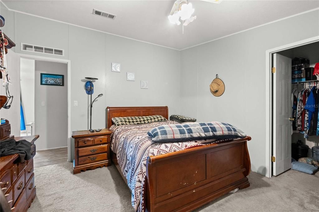 На продажу: $294,900 (3 спален, 2 ванн, 1980 Квадратных фут)