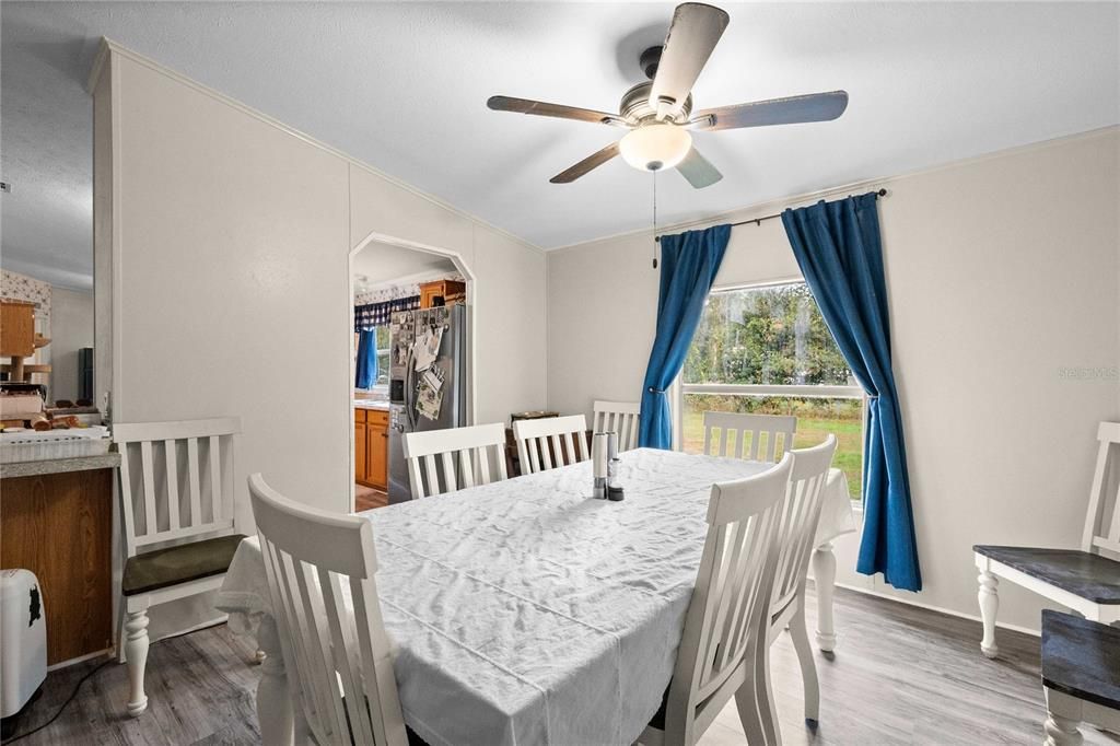 На продажу: $294,900 (3 спален, 2 ванн, 1980 Квадратных фут)