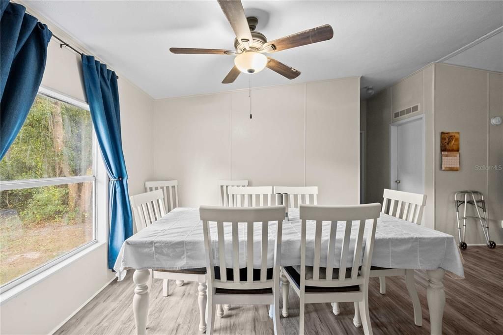 На продажу: $294,900 (3 спален, 2 ванн, 1980 Квадратных фут)