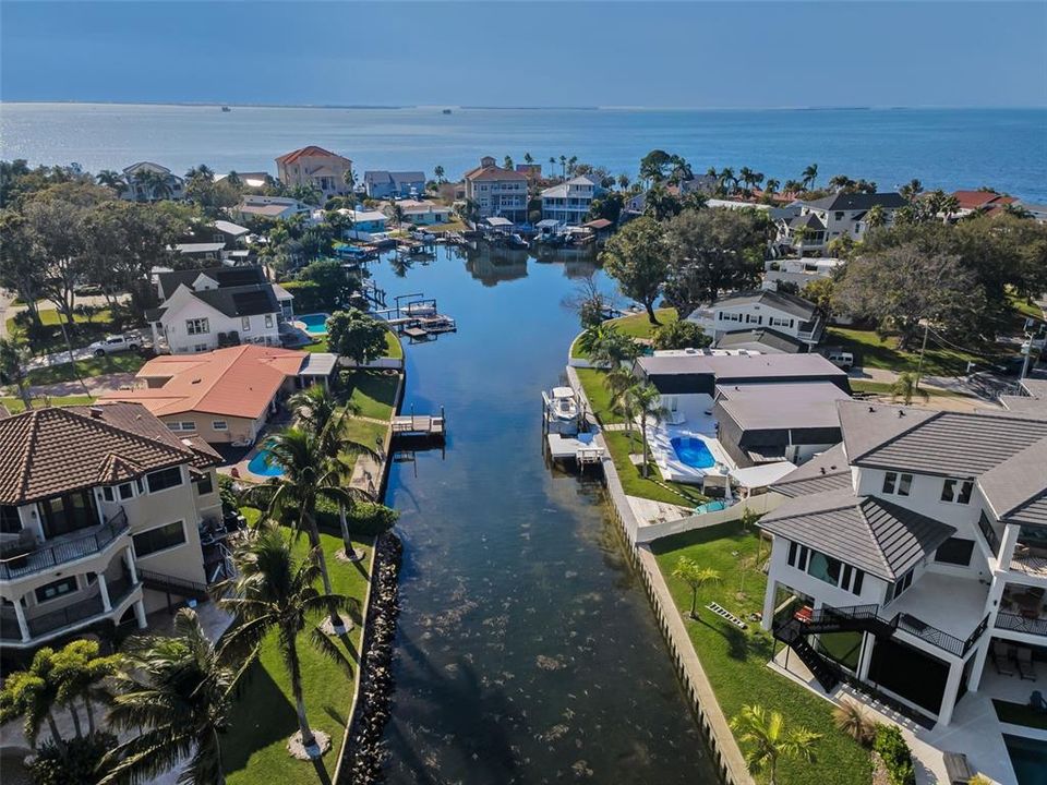 En Venta: $1,583,488 (3 camas, 3 baños, 2702 Pies cuadrados)