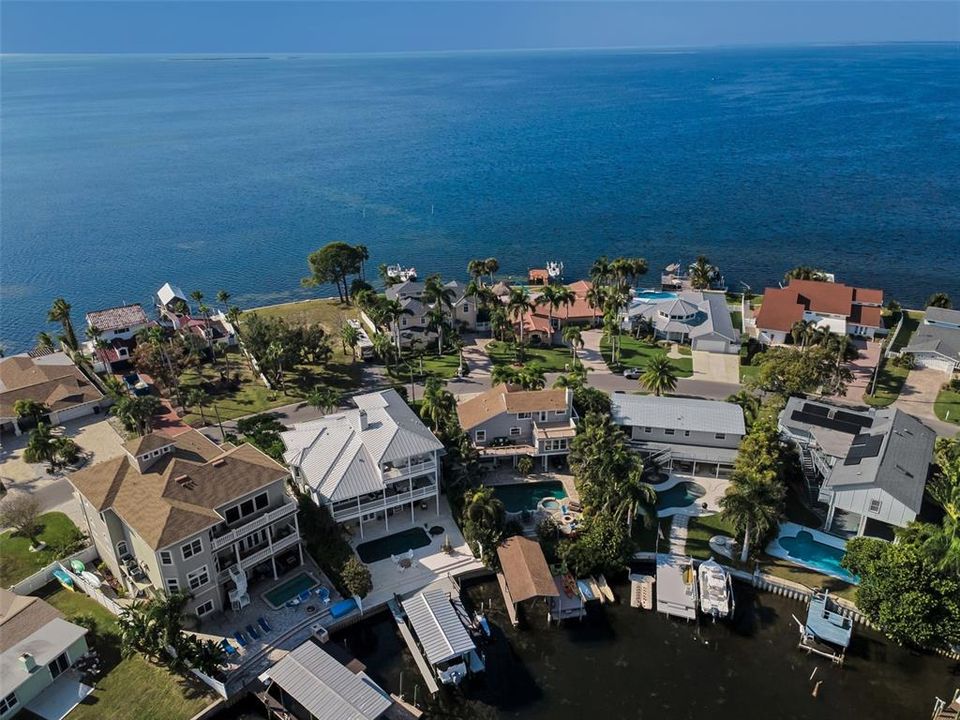 En Venta: $1,583,488 (3 camas, 3 baños, 2702 Pies cuadrados)