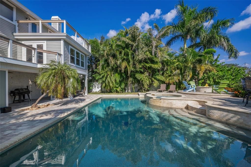 En Venta: $1,583,488 (3 camas, 3 baños, 2702 Pies cuadrados)