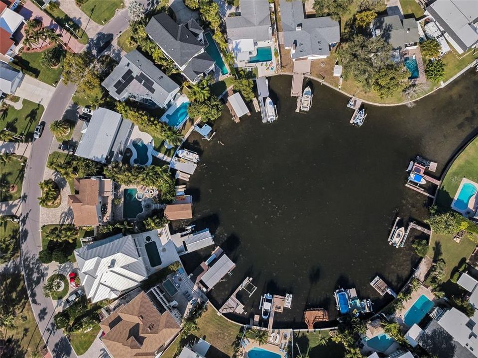 En Venta: $1,583,488 (3 camas, 3 baños, 2702 Pies cuadrados)