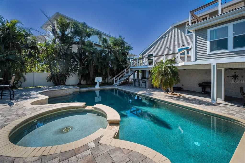 En Venta: $1,583,488 (3 camas, 3 baños, 2702 Pies cuadrados)