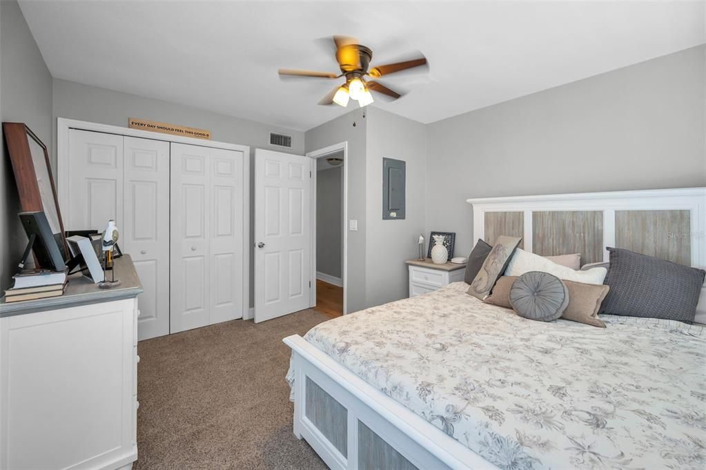 En Venta: $1,583,488 (3 camas, 3 baños, 2702 Pies cuadrados)