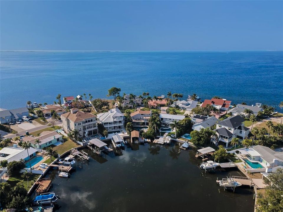 En Venta: $1,583,488 (3 camas, 3 baños, 2702 Pies cuadrados)