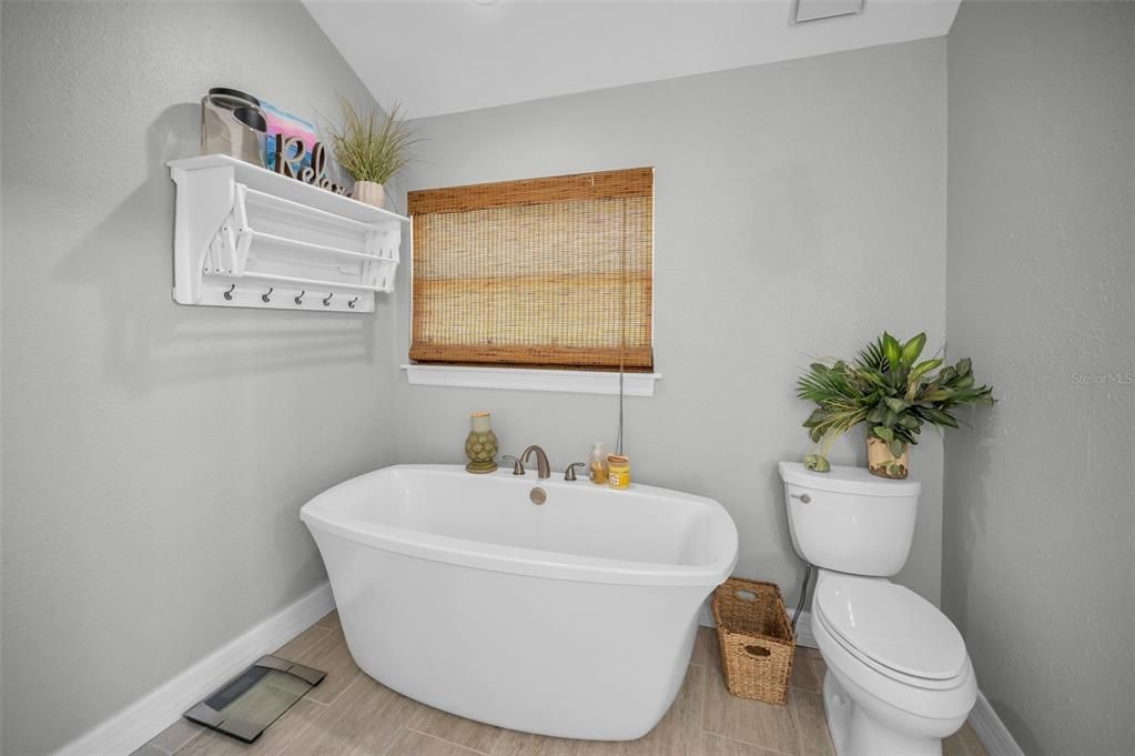 En Venta: $1,583,488 (3 camas, 3 baños, 2702 Pies cuadrados)