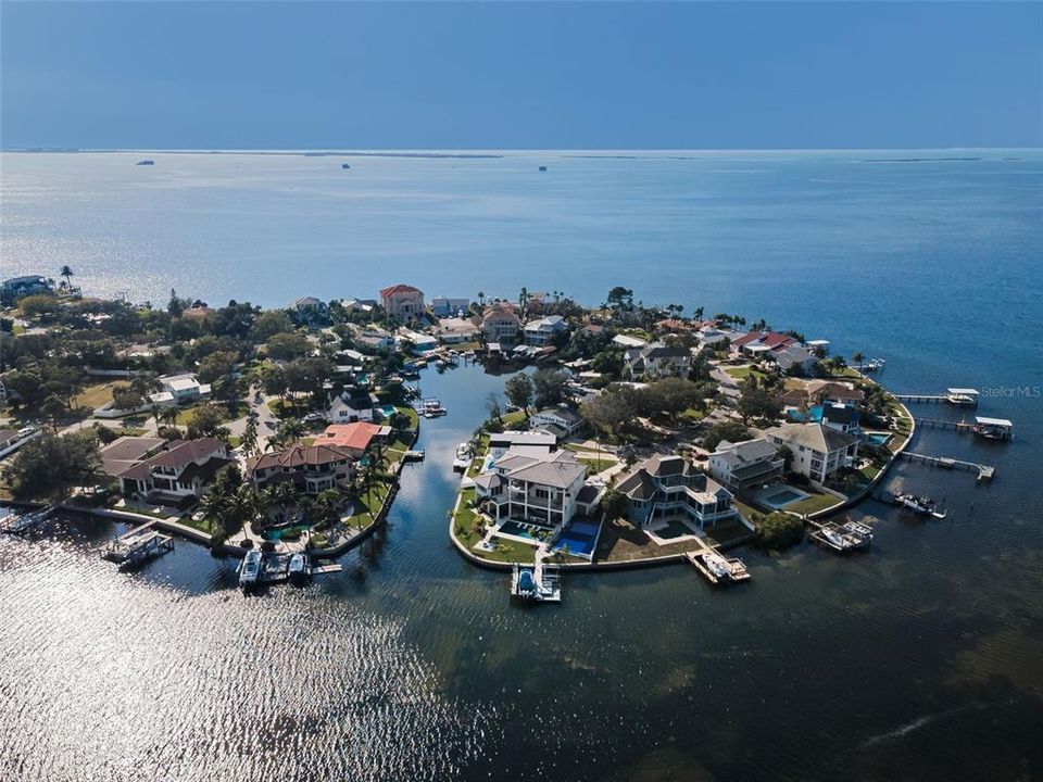 En Venta: $1,583,488 (3 camas, 3 baños, 2702 Pies cuadrados)