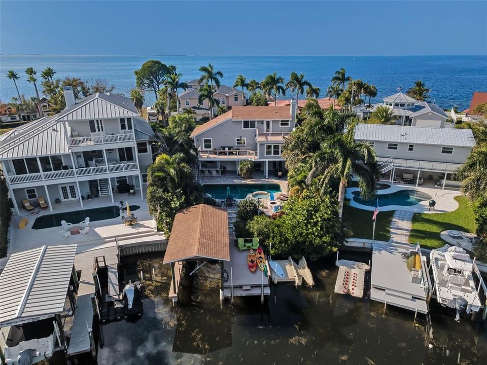 En Venta: $1,583,488 (3 camas, 3 baños, 2702 Pies cuadrados)