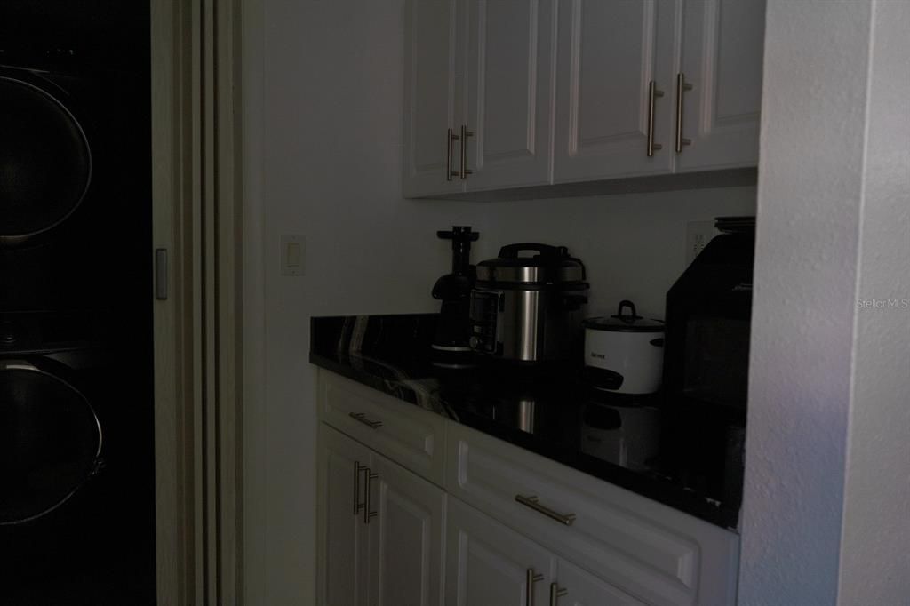 待售: $380,000 (4 贝兹, 2 浴室, 1175 平方英尺)