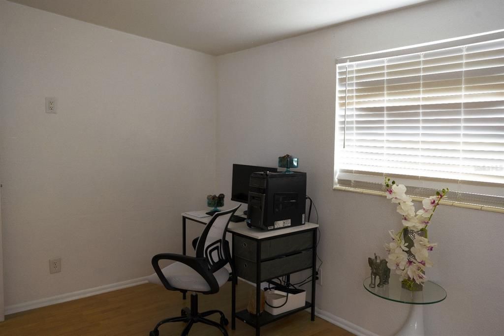 待售: $380,000 (4 贝兹, 2 浴室, 1175 平方英尺)