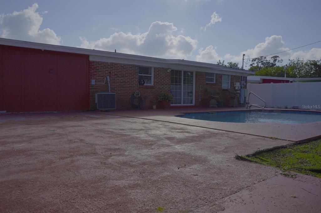 待售: $380,000 (4 贝兹, 2 浴室, 1175 平方英尺)