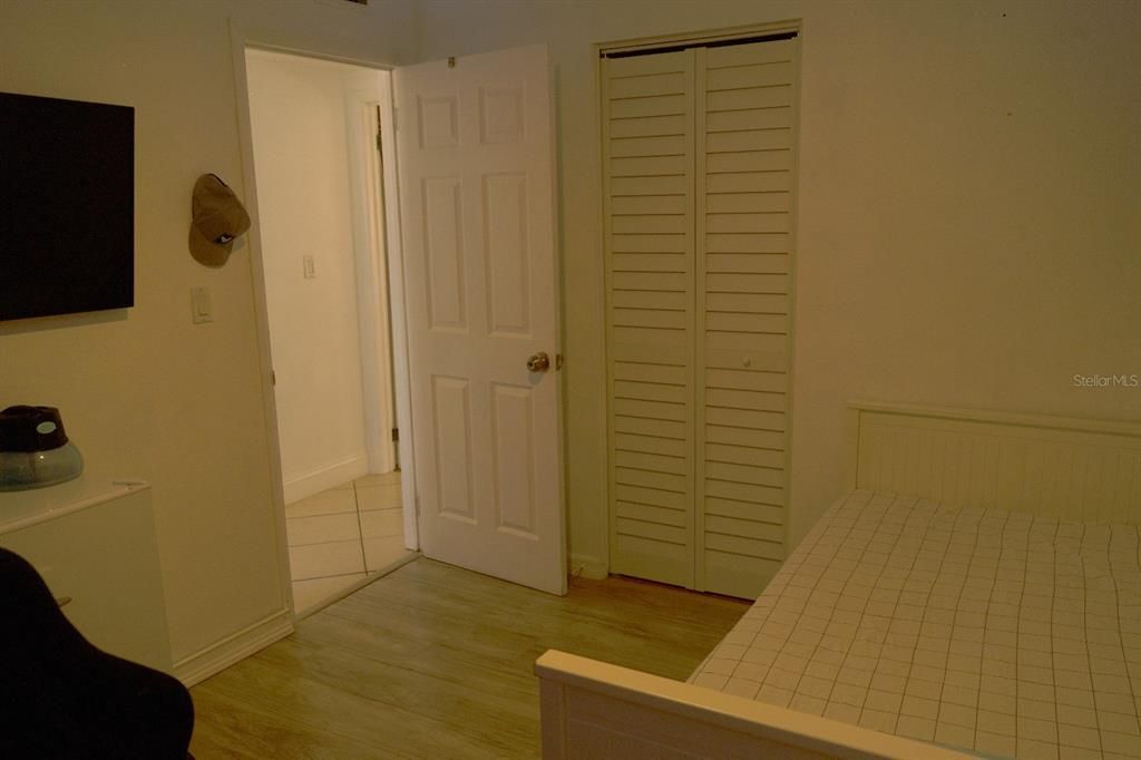 待售: $380,000 (4 贝兹, 2 浴室, 1175 平方英尺)