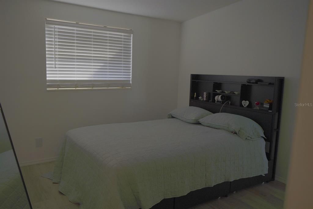 待售: $380,000 (4 贝兹, 2 浴室, 1175 平方英尺)