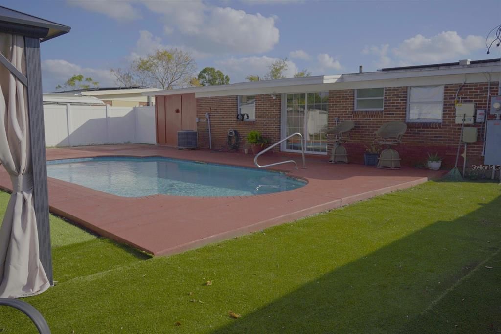 待售: $380,000 (4 贝兹, 2 浴室, 1175 平方英尺)