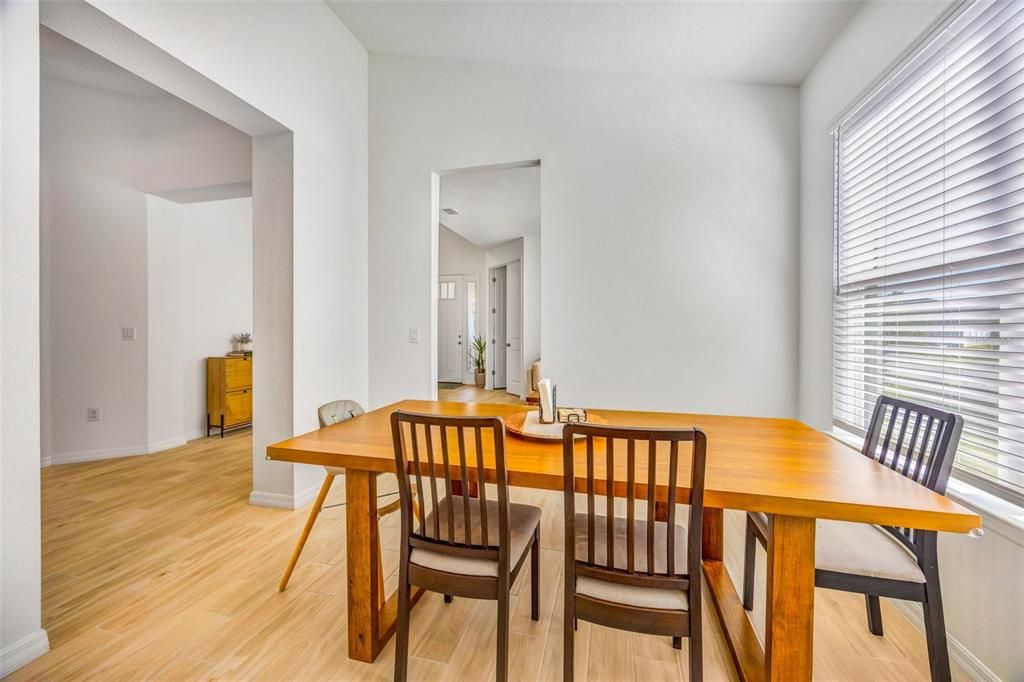 出租: $3,800 (3 贝兹, 2 浴室, 2050 平方英尺)