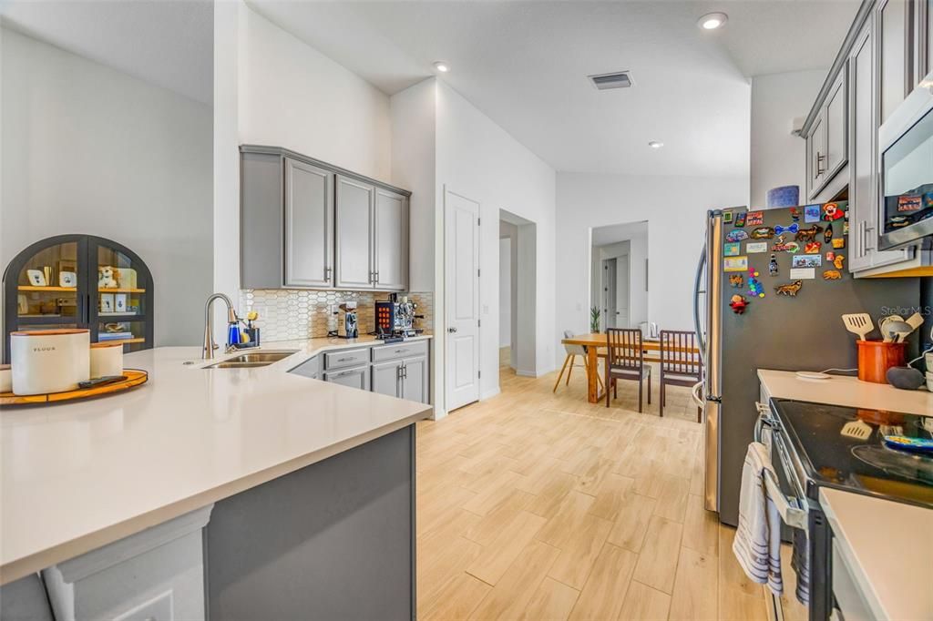 出租: $3,800 (3 贝兹, 2 浴室, 2050 平方英尺)