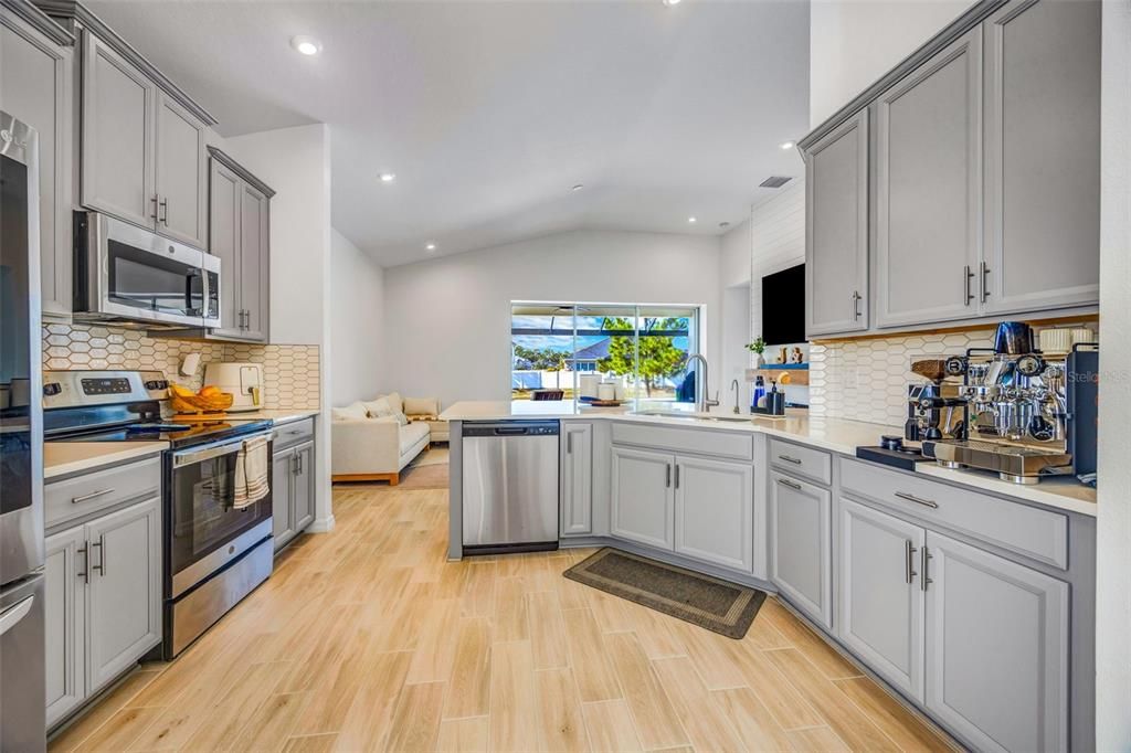 出租: $3,800 (3 贝兹, 2 浴室, 2050 平方英尺)