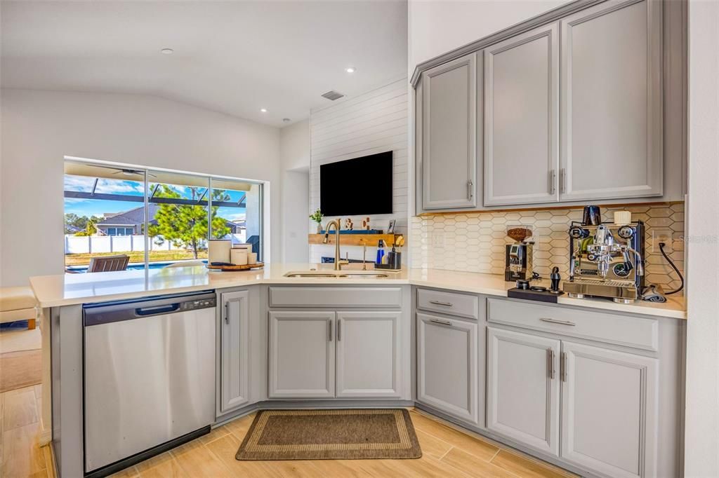 出租: $3,800 (3 贝兹, 2 浴室, 2050 平方英尺)