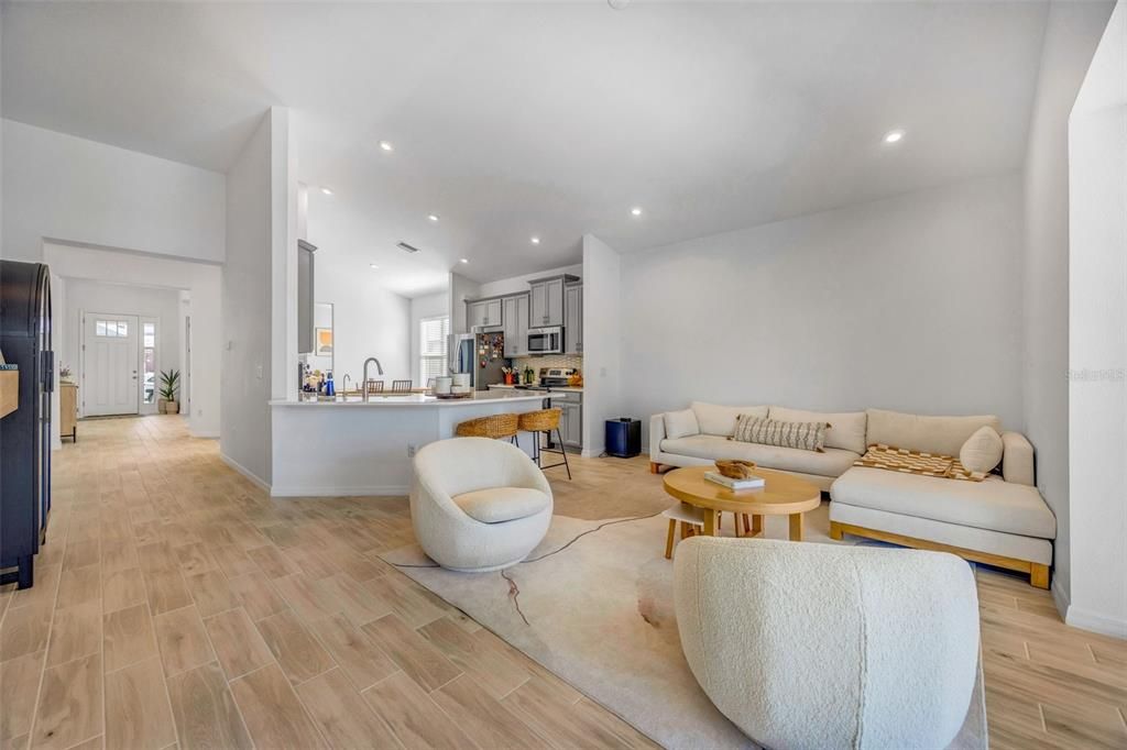 出租: $3,800 (3 贝兹, 2 浴室, 2050 平方英尺)