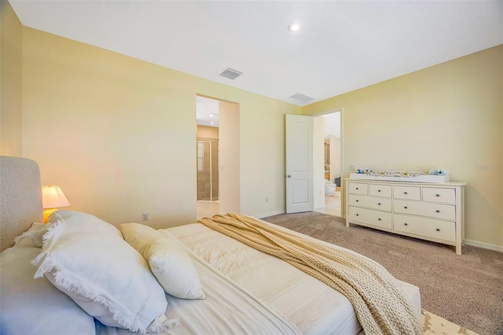 出租: $3,800 (3 贝兹, 2 浴室, 2050 平方英尺)