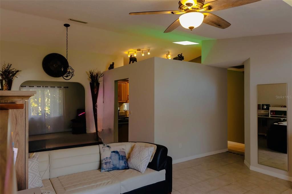 待售: $315,000 (3 贝兹, 2 浴室, 1692 平方英尺)