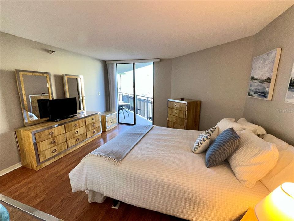 出租: $2,750 (2 贝兹, 2 浴室, 1150 平方英尺)