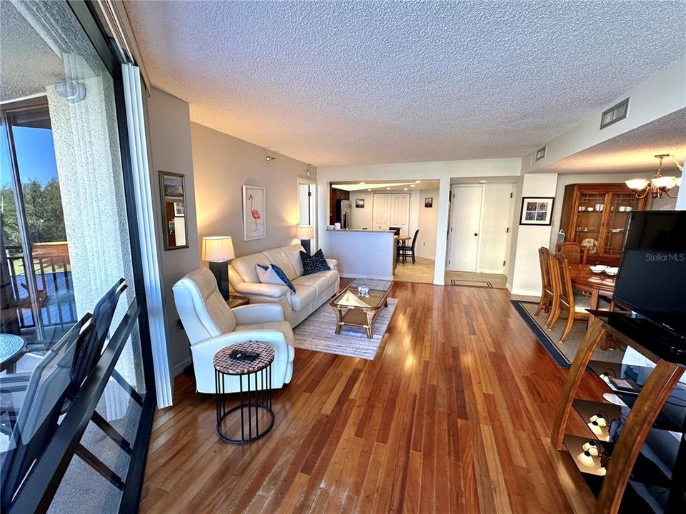 出租: $2,750 (2 贝兹, 2 浴室, 1150 平方英尺)