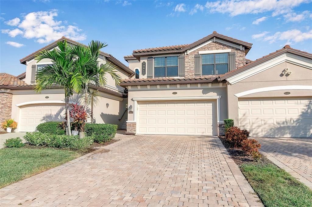 For Sale: $699,900 (3 beds, 2 baths, 2108 Square Feet)