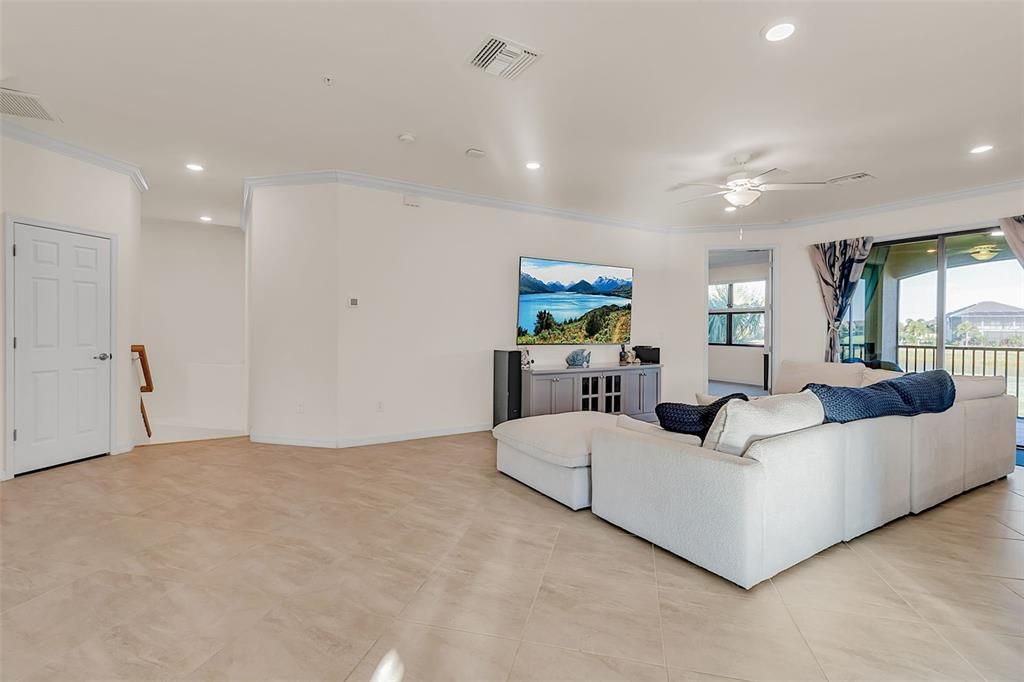 For Sale: $699,900 (3 beds, 2 baths, 2108 Square Feet)