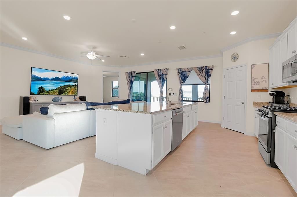 For Sale: $699,900 (3 beds, 2 baths, 2108 Square Feet)