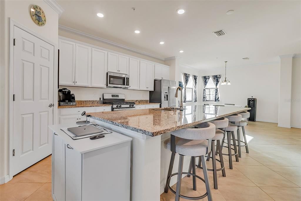 For Sale: $699,900 (3 beds, 2 baths, 2108 Square Feet)