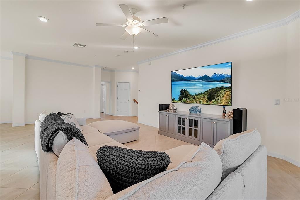 For Sale: $699,900 (3 beds, 2 baths, 2108 Square Feet)