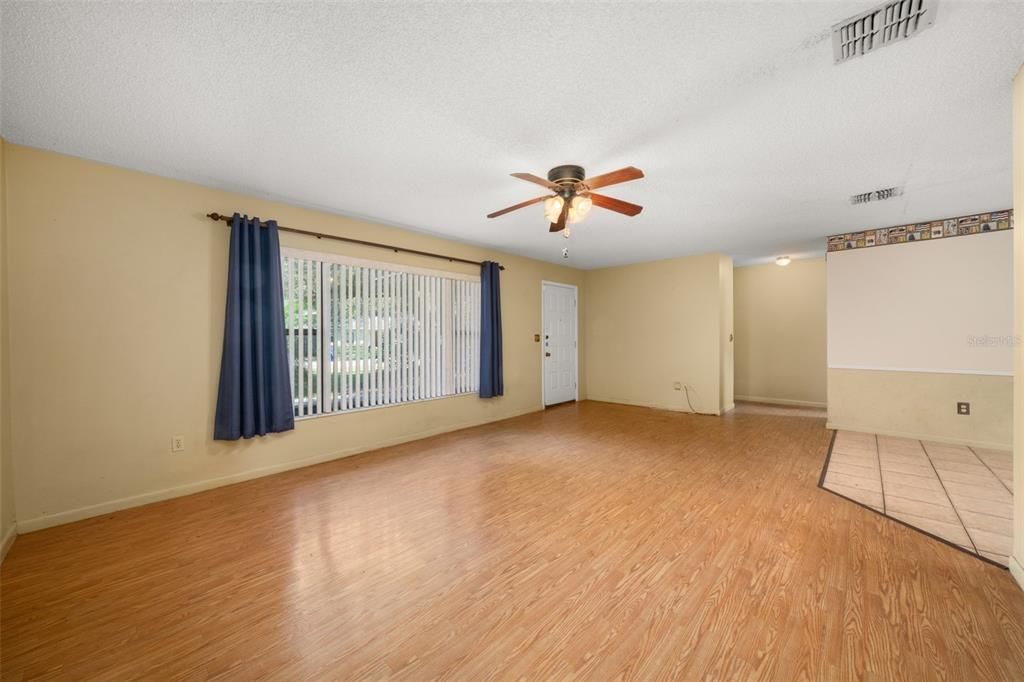 En Venta: $269,900 (2 camas, 2 baños, 1408 Pies cuadrados)