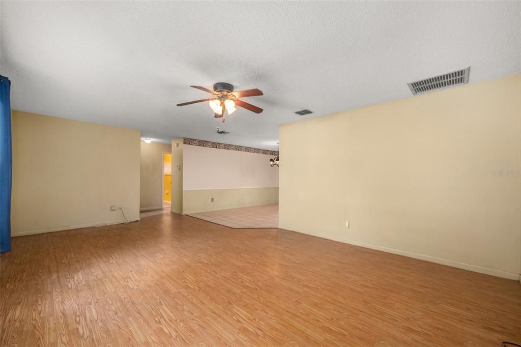 En Venta: $269,900 (2 camas, 2 baños, 1408 Pies cuadrados)