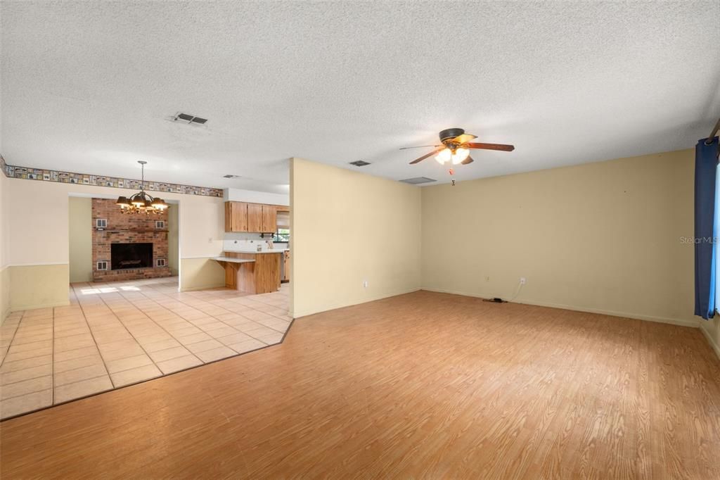 En Venta: $269,900 (2 camas, 2 baños, 1408 Pies cuadrados)