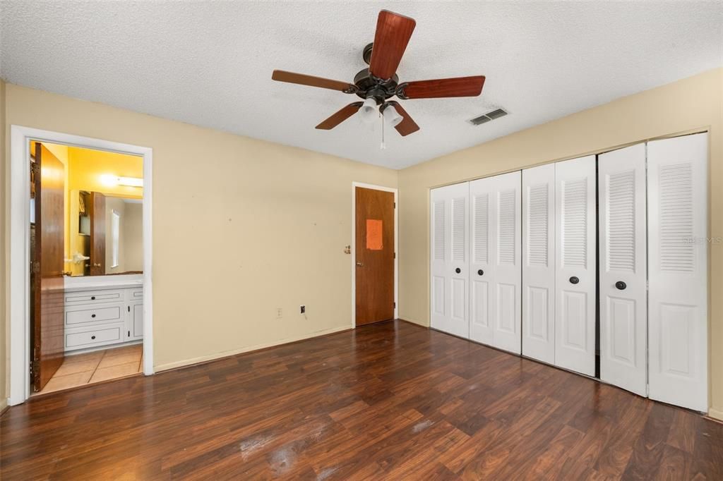 En Venta: $269,900 (2 camas, 2 baños, 1408 Pies cuadrados)