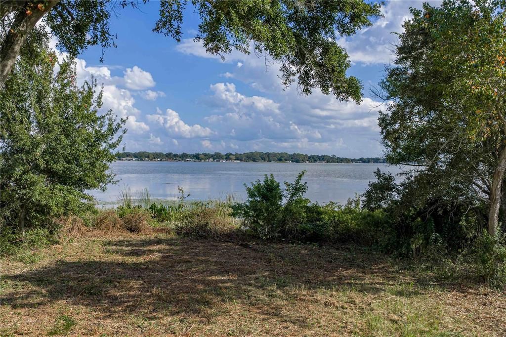 En Venta: $350,000 (1.24 acres)