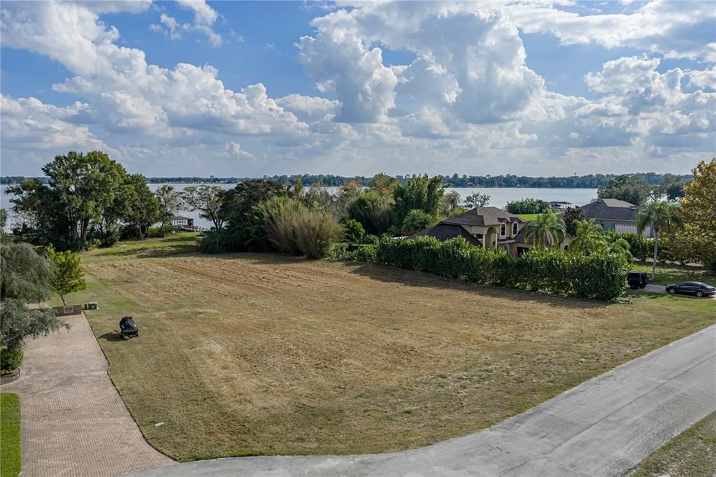 En Venta: $350,000 (1.24 acres)